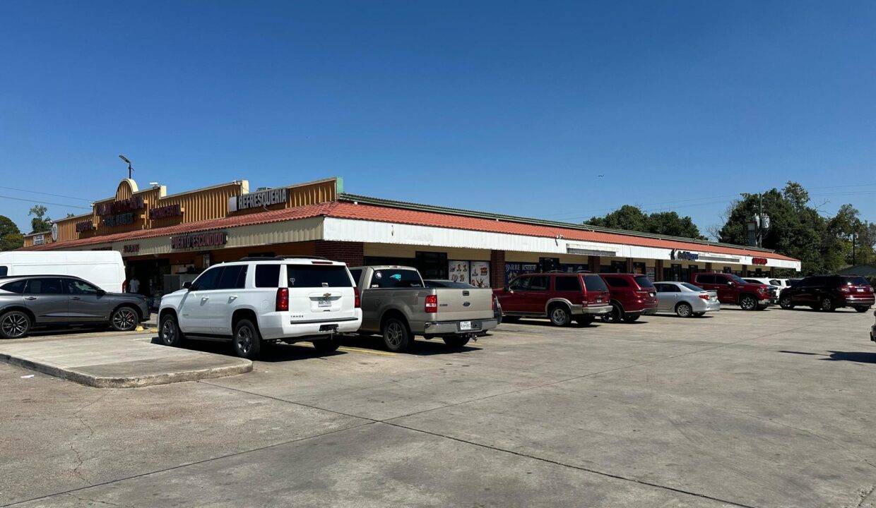 WhatsApp Image 2025-10-15 at 17.21.06_79773768