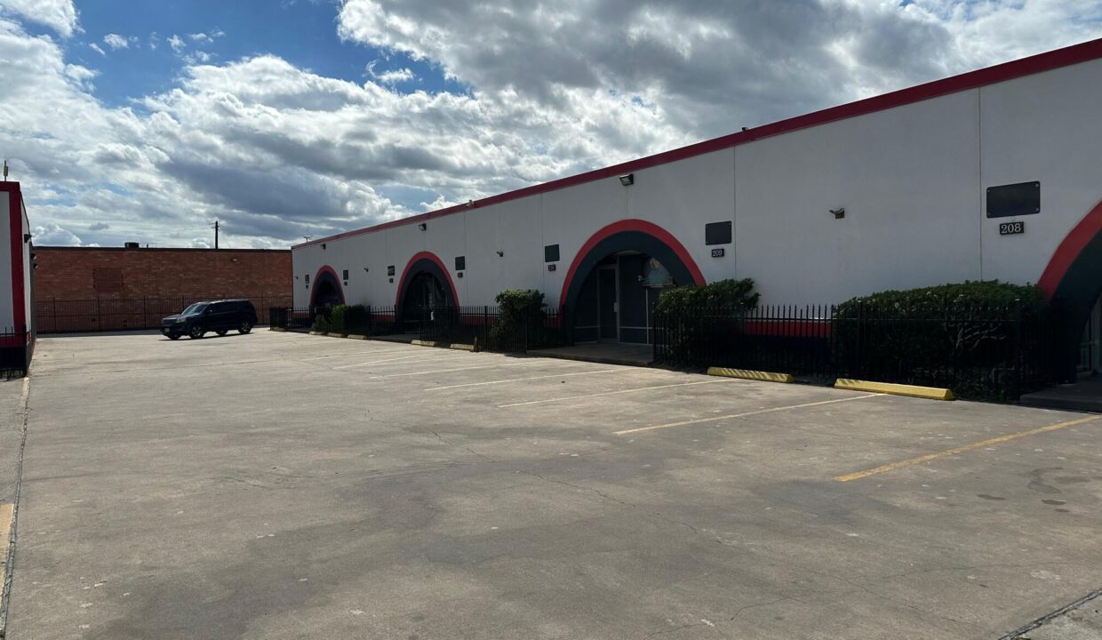 WhatsApp Image 2025-10-17 at 18.04.16_a1045b47