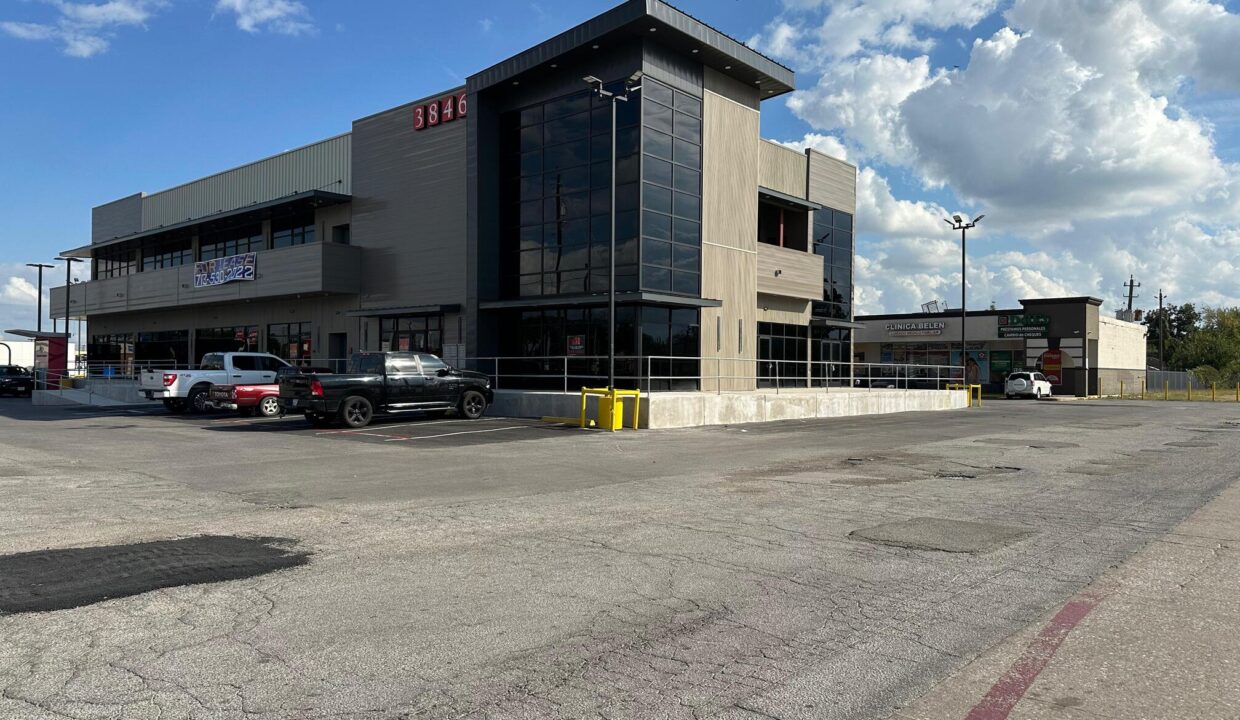 WhatsApp Image 2025-10-16 at 18.20.42_07987f2d